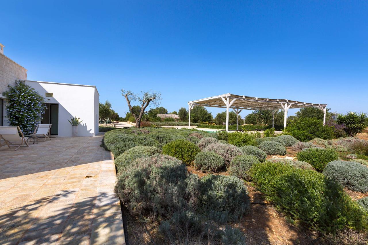 Villa Casale Con Cipresso Ostuni Exterior foto